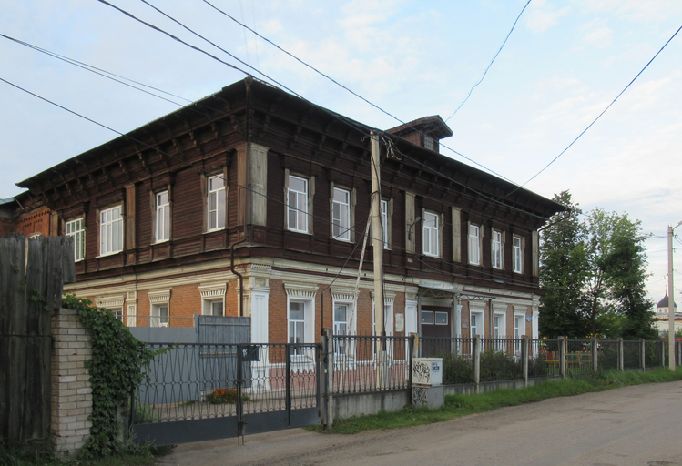 Двор Пролетарки 20)